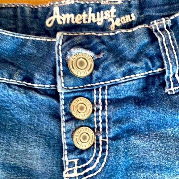 Amethyst Jean Shorts - Picture 3 of 10